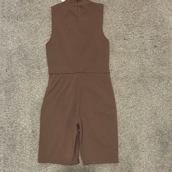Aritzia contour one piece - Picture 5 of 8